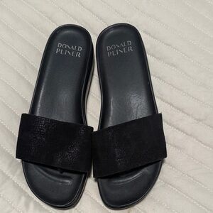 Donald Pliner Black Slide Sandal size 8 1/2  shimmer top, 1 toe spacer inside